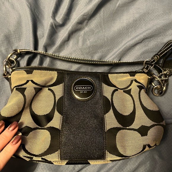 Coach - Picture 4 of 6